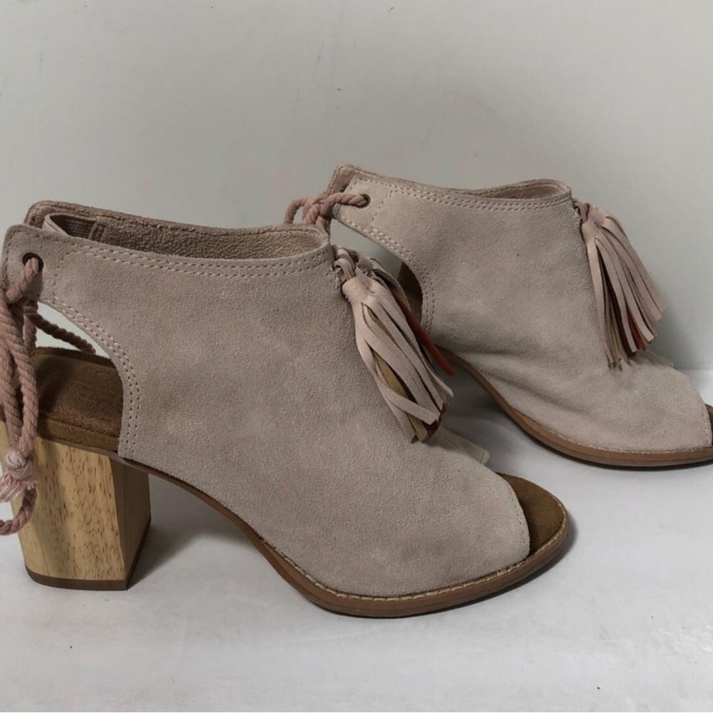 Toms Tassel suede pink blush peep toe block heel sandals. Size 7 - Picture 3 of 8